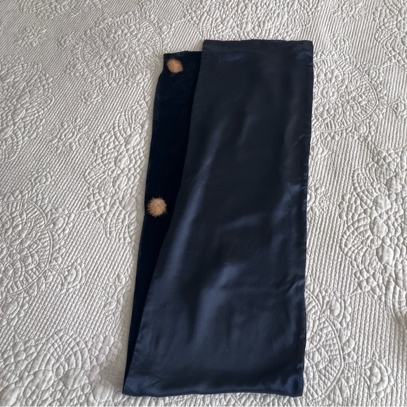 EUC double sided black silk/velvet scarf with brown mink accents - Picture 6 of 6